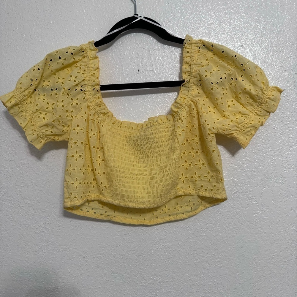 Love Tree eyelet cap sleeve cropped blouse NWT size medium - Picture 7 of 7
